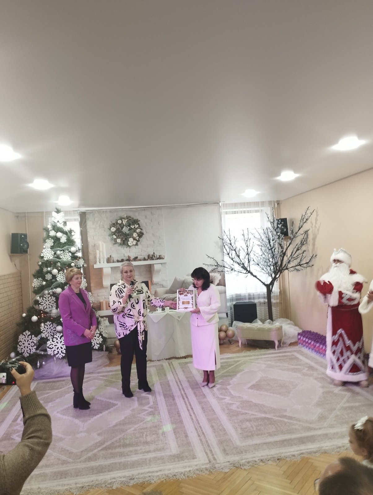 Сегодня представители ОАО «Бобруйский мясокомбинат» приняли участие в праздничном представлении в рамках акции «Наши дети» в ГУО » Детский дом г. Бобруйска»